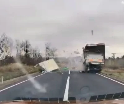 ULTIMĂ ORĂ! ACCIDENT CUMPLIT pe DN1 la Vădeni! Un șofer a fost RĂNIT după un IMPACT DUR!