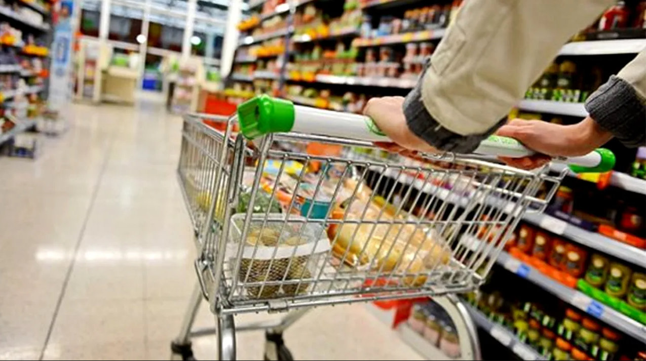 Lovitură pentru buzunarul românilor! Ce alimente se scumpesc masiv în perioada următoare