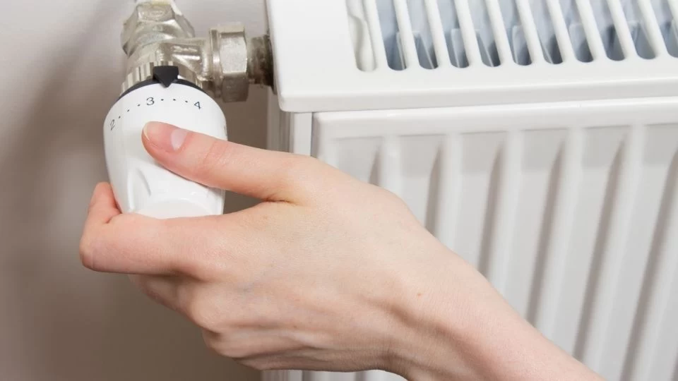 Trucul genial pentru toamna asta: ce trebuie să faci cu draperiile ca să ai căldură în casă fără calorifere