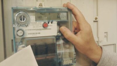 Facturile la electricitate ar putea crește cu până la 50% în 2027. Problemele care apasă sistemul energetic