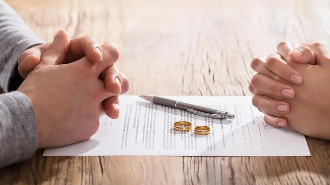 Cât costă un DIVORȚ în 2026! Taxele și onorariile care pot ajunge la MII DE LEI