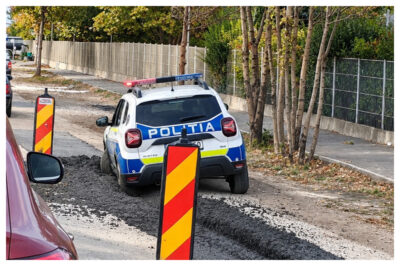 Mașină de poliție blocată în beton proaspăt la Brașov. Echipajul se îndrepta spre un accident mortal