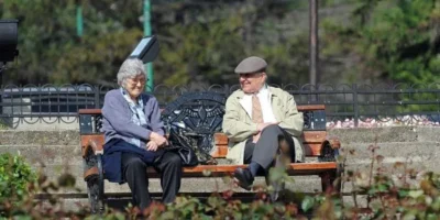 ATENȚIE, PENSIONARI! Cât COSTĂ biletele de tratament în 2026 și cine plătește INTEGRAL