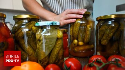 Cum se sterilizează corect borcanele pentru conserve. Ghidul complet pentru cămara ta