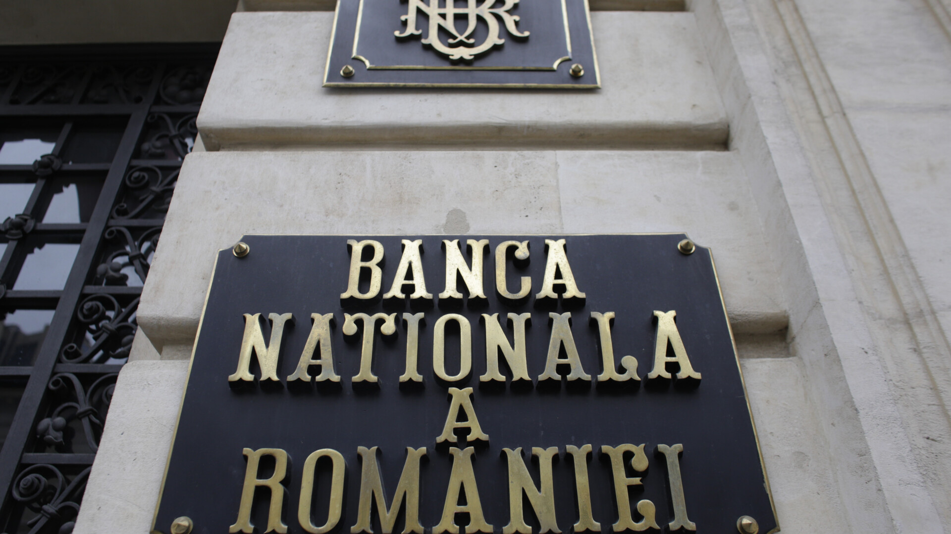 BNR face angajări. Cum pot obţine românii un loc de muncă la instituţia cu cele mai mari salarii