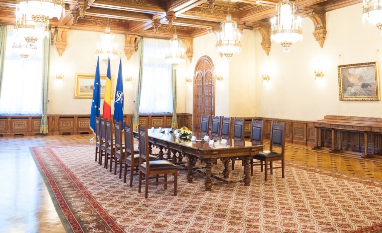 SE BAGĂ DRUJBA ÎN BUGET! Comisia specială pentru reducerea cheltuielilor negociază eliminarea sporurilor și a indemnizației de hrană, concedieri și creșterea TVA